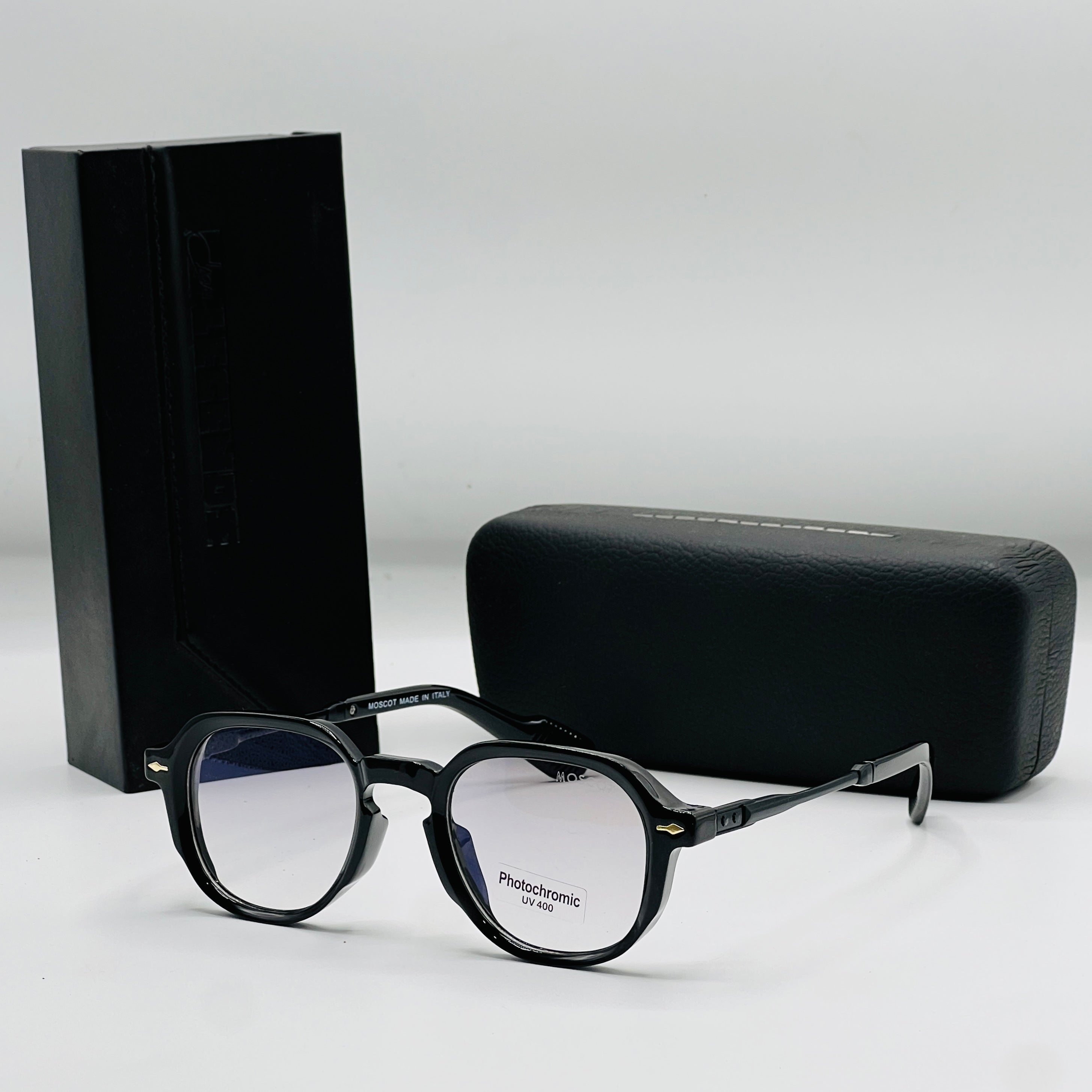 MOSCOT A
