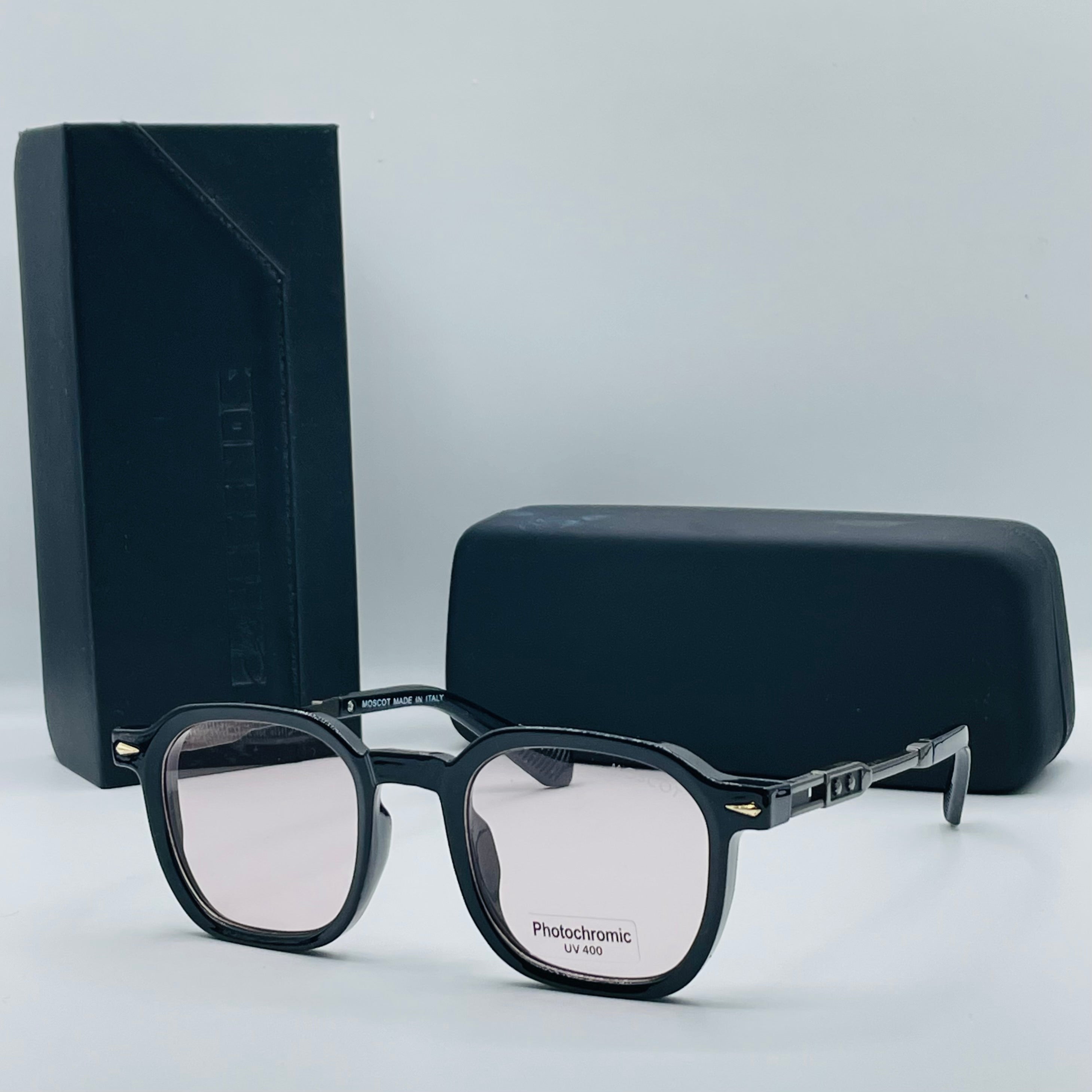 MOSCOT B