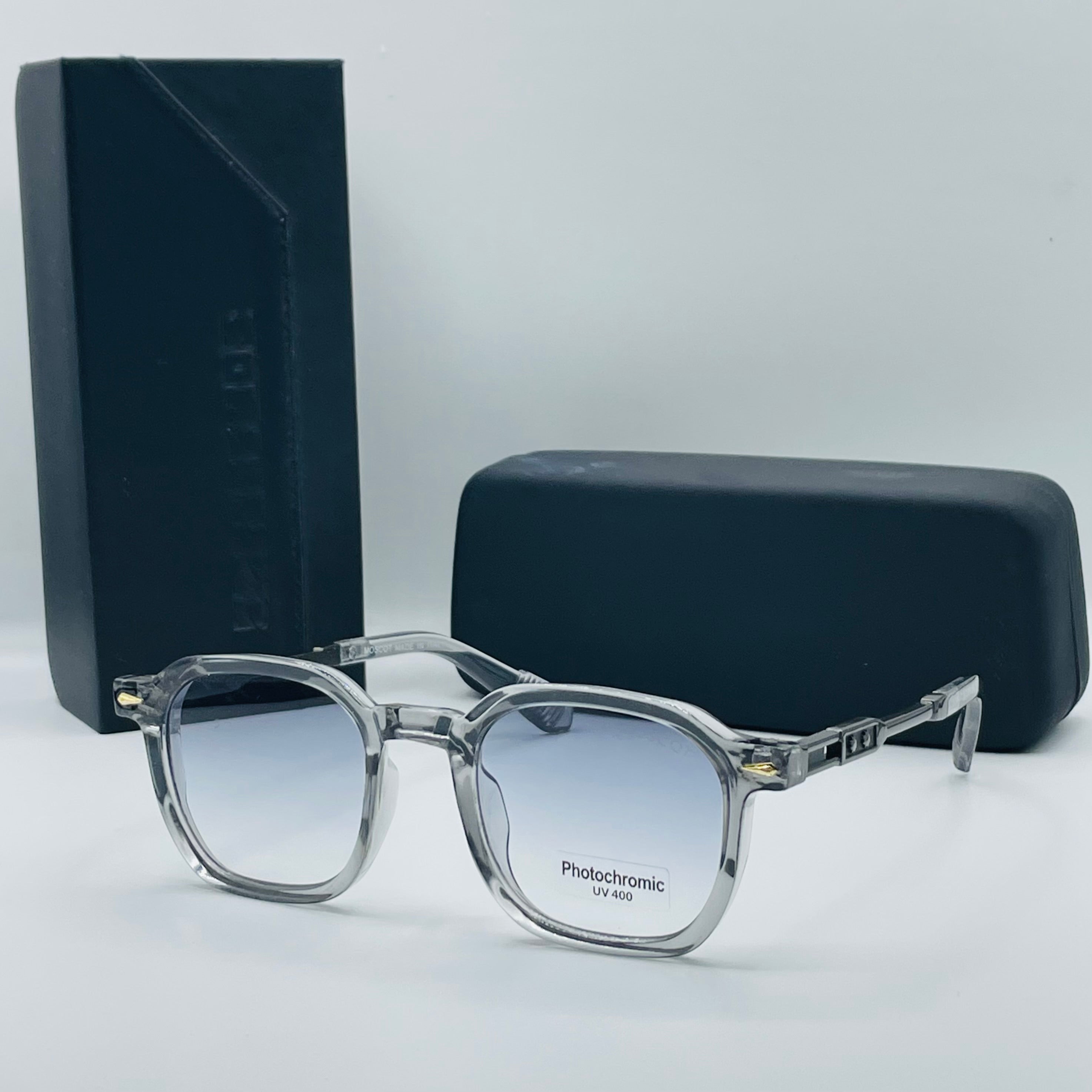 MOSCOT B