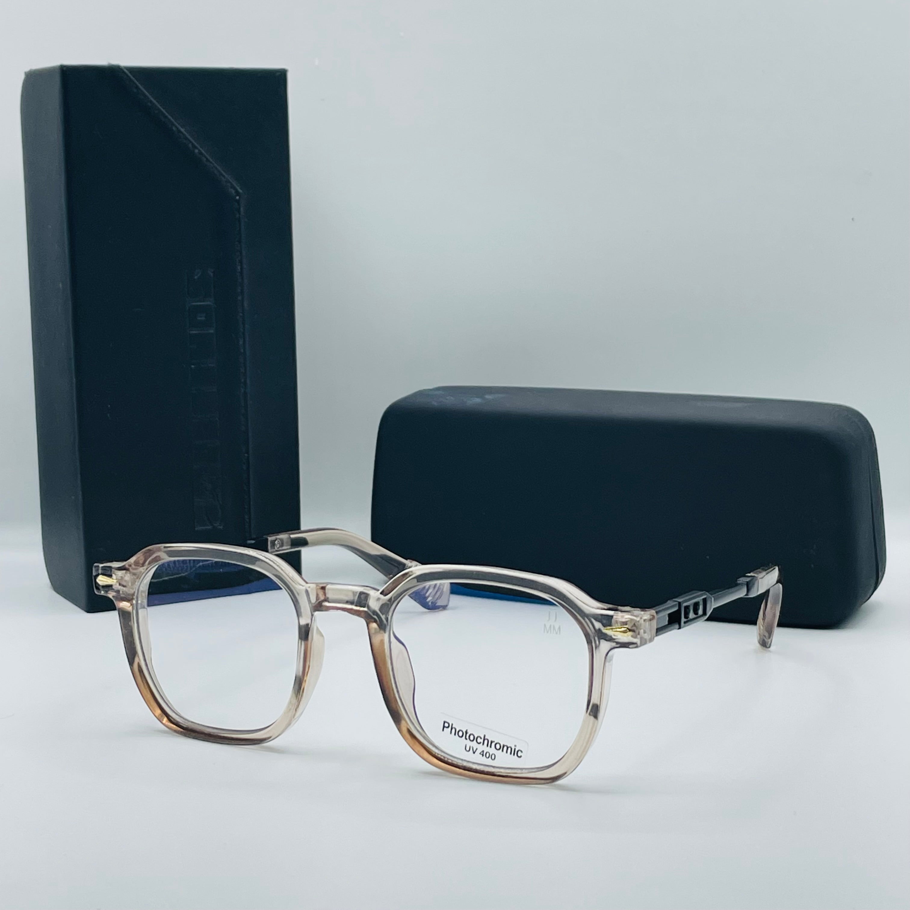 MOSCOT B